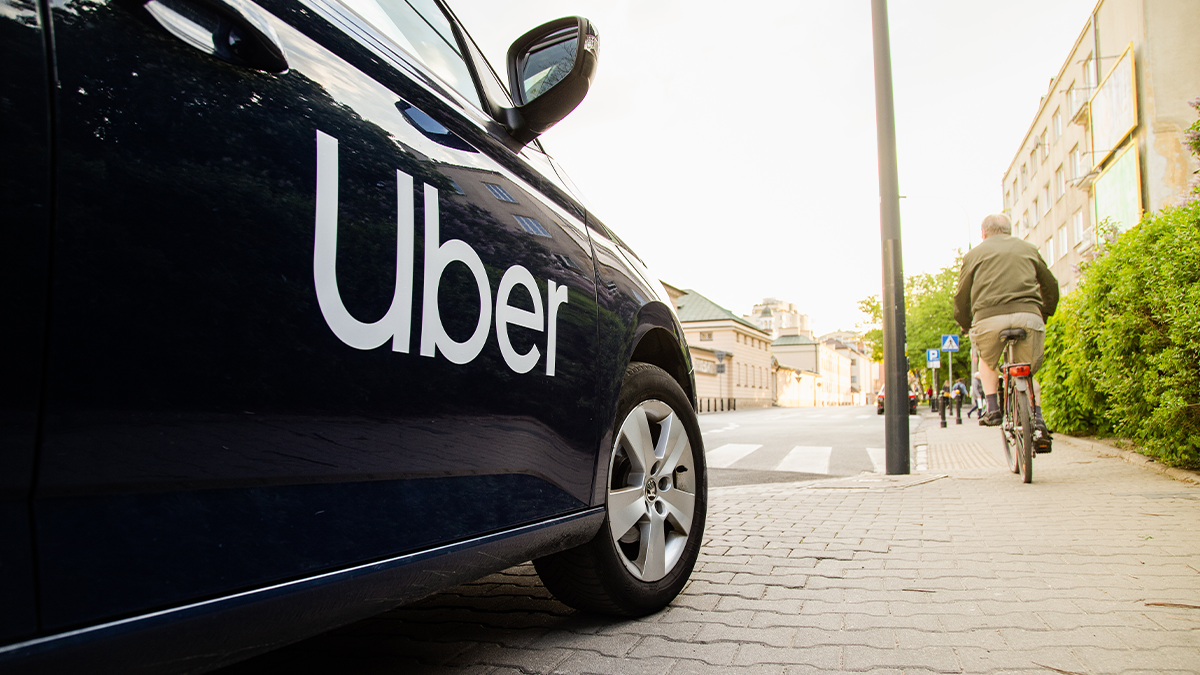 乘车共享应用公司Uber正在调查违规的主张