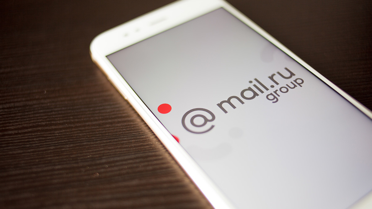 Mail.RU Group徽标在智能手机屏幕上